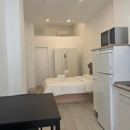 Estupendo Piso A 3 Min Estacion De Tren Maria Zambrano Y Bus Apartment *