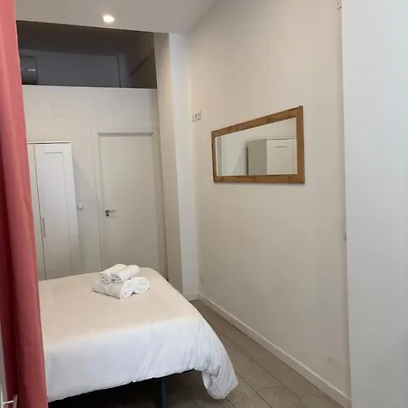 Estupendo Piso A 3 Min Estacion De Tren Maria Zambrano Y Bus Apartment *