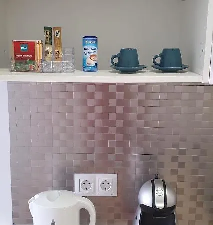Estupendo Piso A 3 Min Estacion De Tren Maria Zambrano Y Bus Apartamento