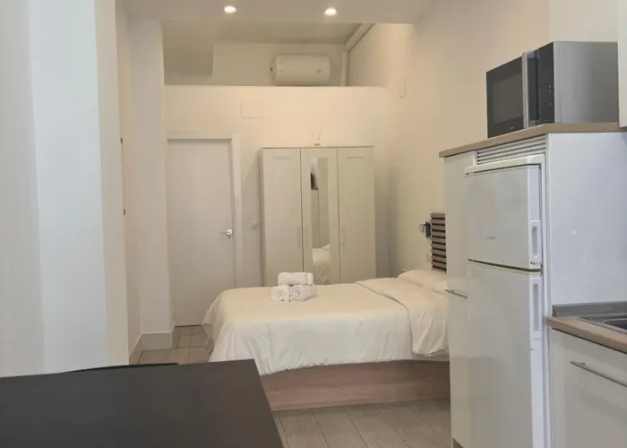 Estupendo Piso A 3 Min Estacion De Tren Maria Zambrano Y Bus Appartement *